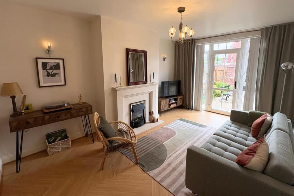 Charming Lisburn Flat with private parking Apartment in Lisburn