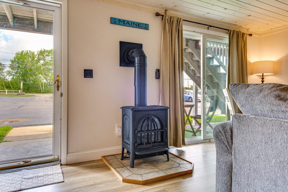 Walk to Wells Beach! Family-Friendly Gem w/ Patio House in Wells