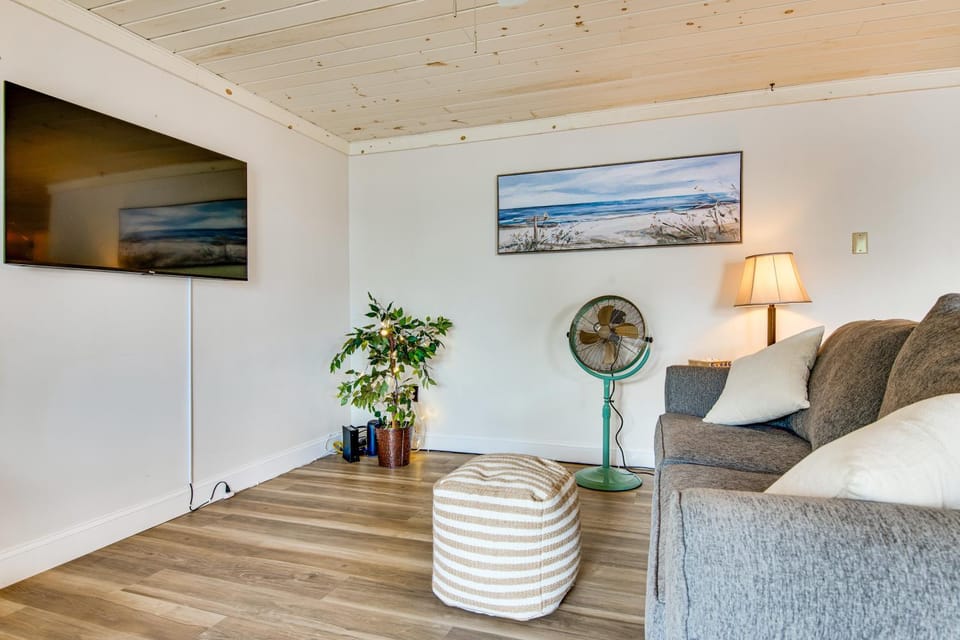 Walk to Wells Beach! Family-Friendly Gem w/ Patio House in Wells