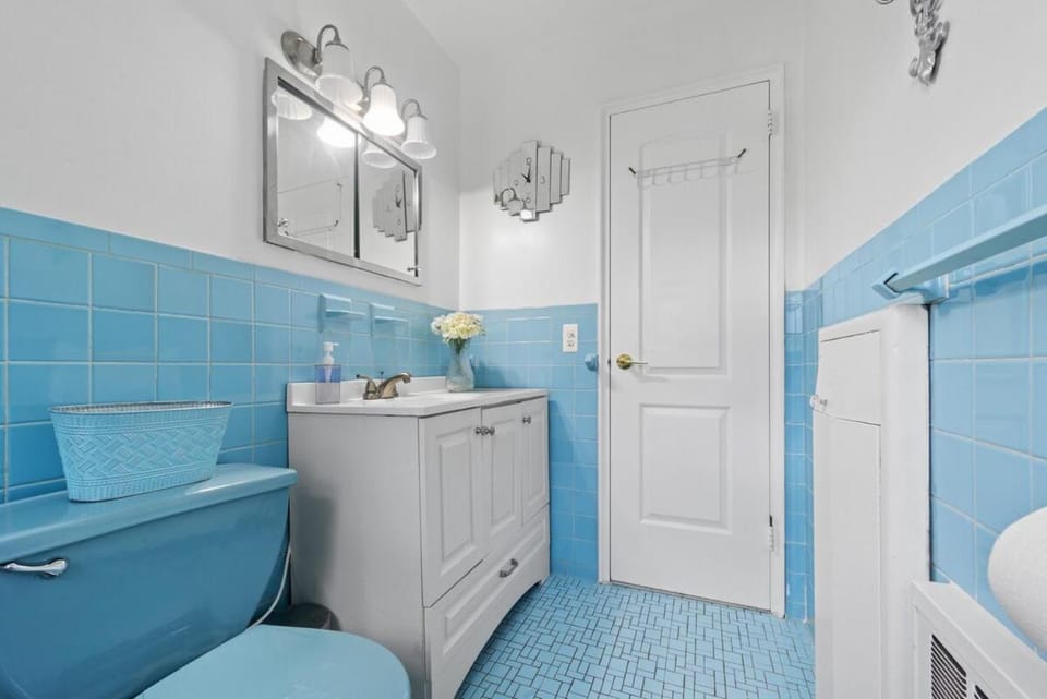 Elegant 2 Bedroom APT with free parking on 2nd floor Apartment in Mount Vernon