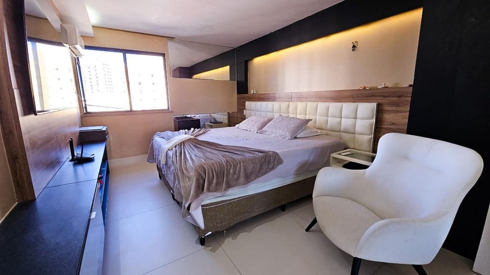 Toilet, Bed, TV and multimedia