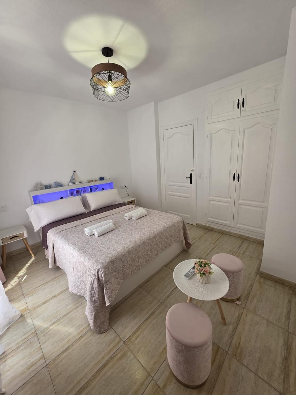 Bed, Photo of the whole room, Bedroom, wardrobe