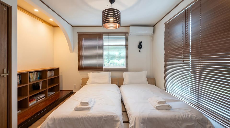 Bed, Bedroom, air conditioner