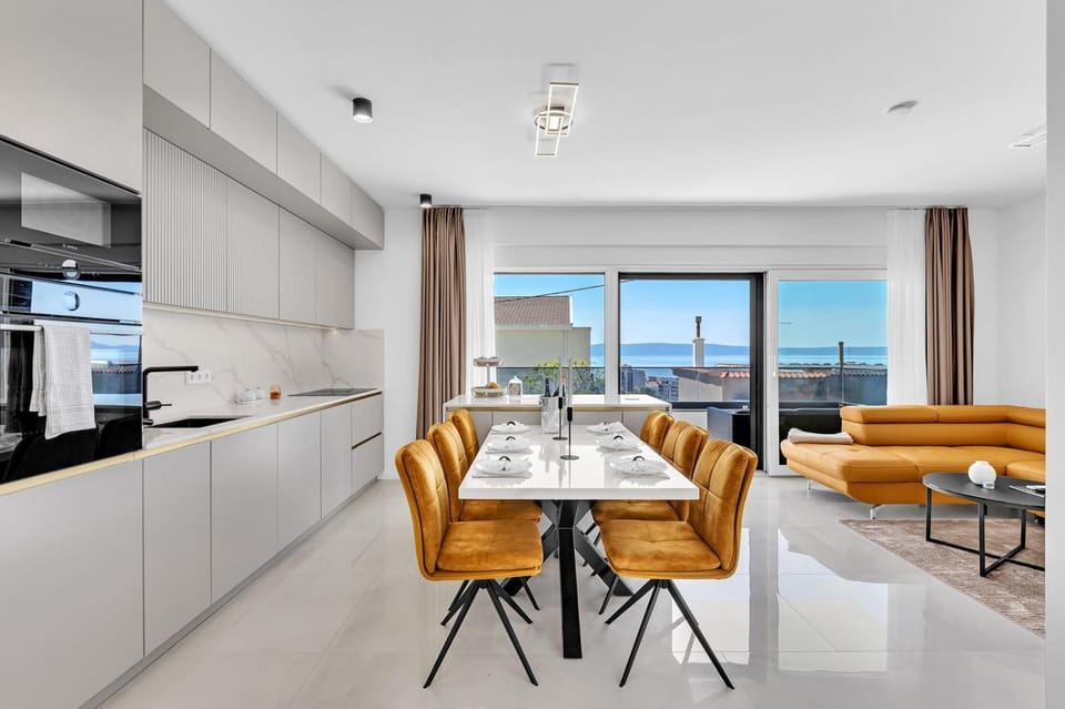 Kitchen or kitchenette, Living room, Seating area, Dining area, Sea view, minibar, pet friendly