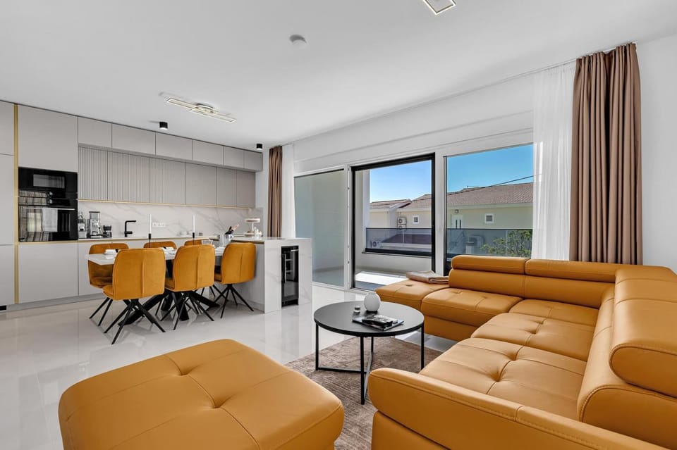 Coffee/tea facilities, Kitchen or kitchenette, Living room, Seating area, Dining area, minibar