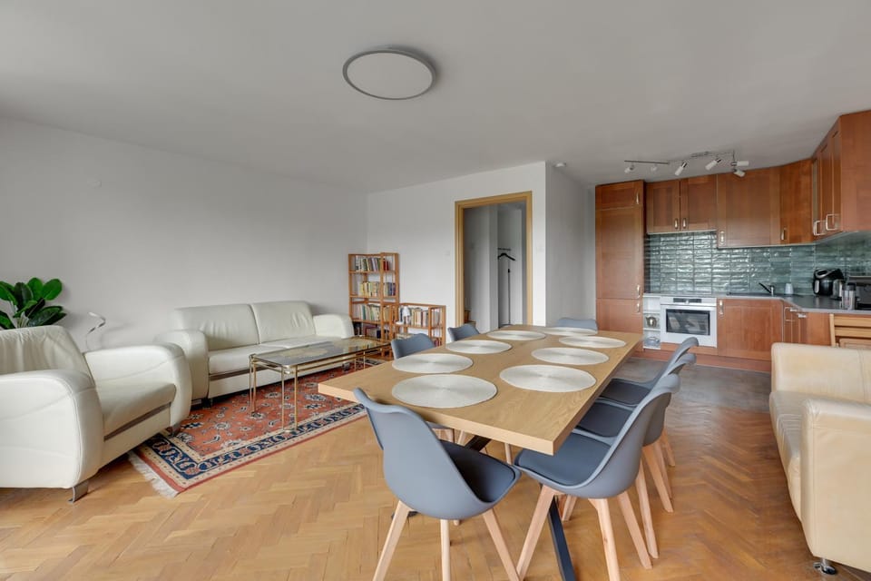 Kitchen or kitchenette, Living room, Seating area, Dining area, stove