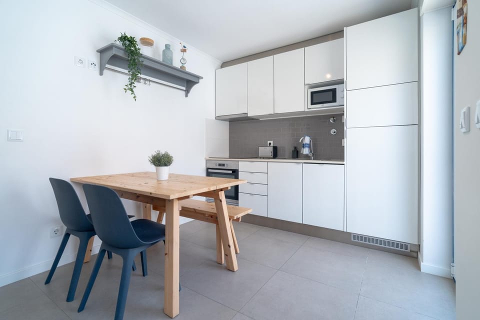 Kitchen or kitchenette, Dining area, dishwasher, oven, stove