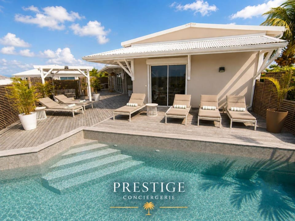 Villa Ouassou, Vue Mer et piscine entre gosier et St Anne Villa in Sainte-Anne