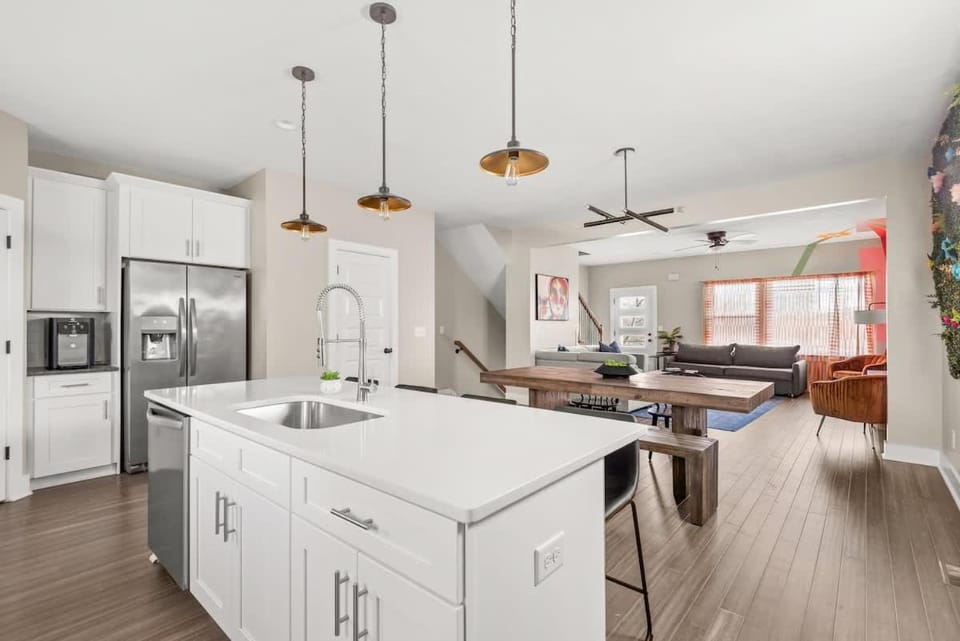 Luxury Townhome Rooftop Deck Near Broadway House in East Nashville