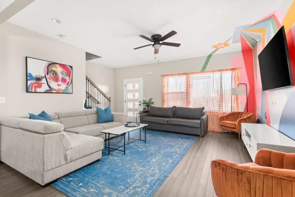 Luxury Townhome Rooftop Deck Near Broadway House in East Nashville