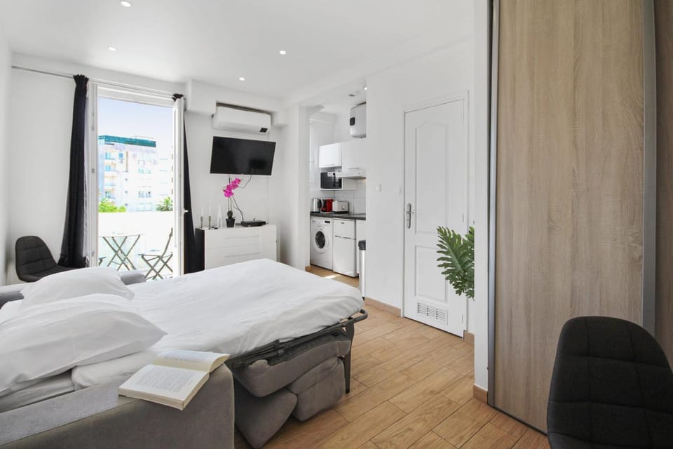La Pinède - City centre - Beach - AC - Wi-Fi Apartment in Antibes