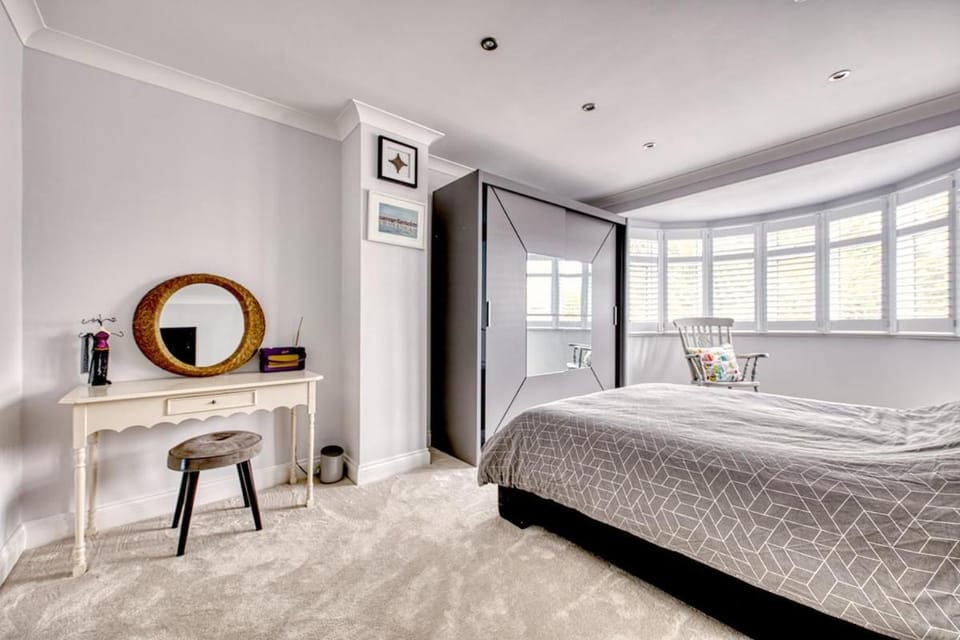 Luxury Family Home • Woodford • Near Station Villa in London