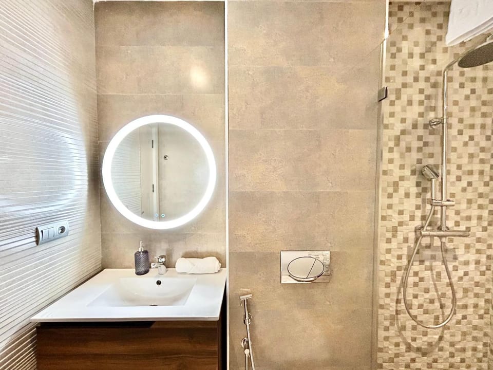 Harmony Suite - Corniche & Beach walk Apartment in Tangier