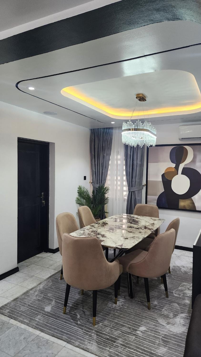 Elegant 3BR Retreat, in the heart of VI Apartment in Lagos