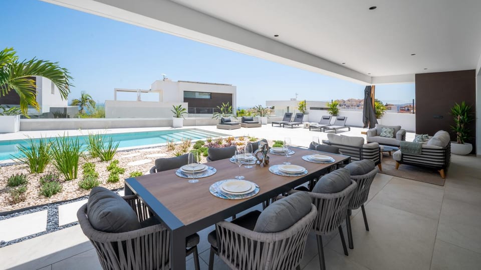 Day, Balcony/Terrace, Seating area, Dining area, Breakfast, Location