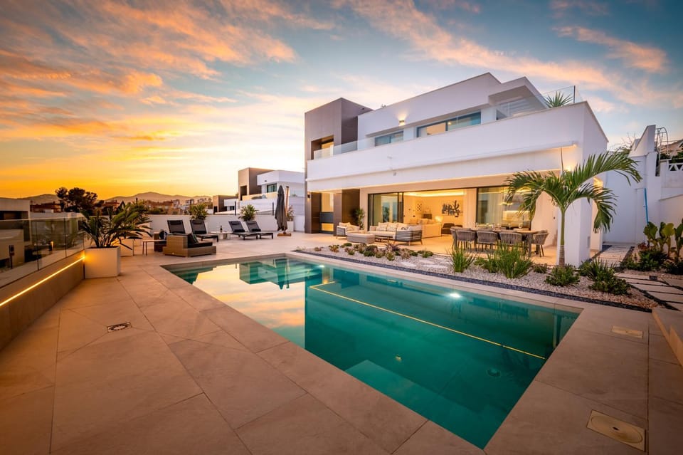 Property building, Garden, Floor plan, Swimming pool, Sunset