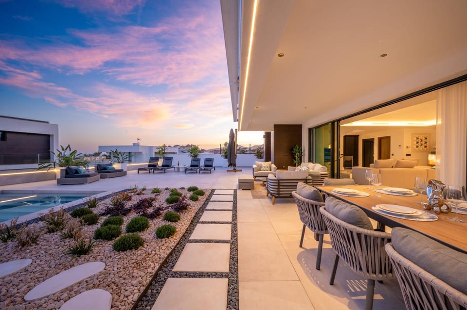 Garden, Balcony/Terrace, Seating area, Swimming pool, Meals, Breakfast, Sunset, sunbed