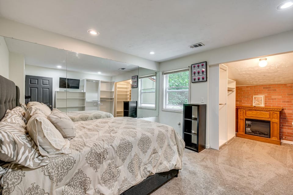 Private Patio w/ Seating! Decatur Home House in Belvedere Park