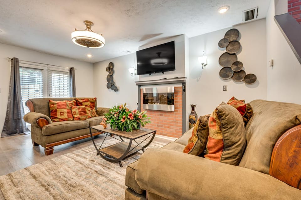 Private Patio w/ Seating! Decatur Home House in Belvedere Park