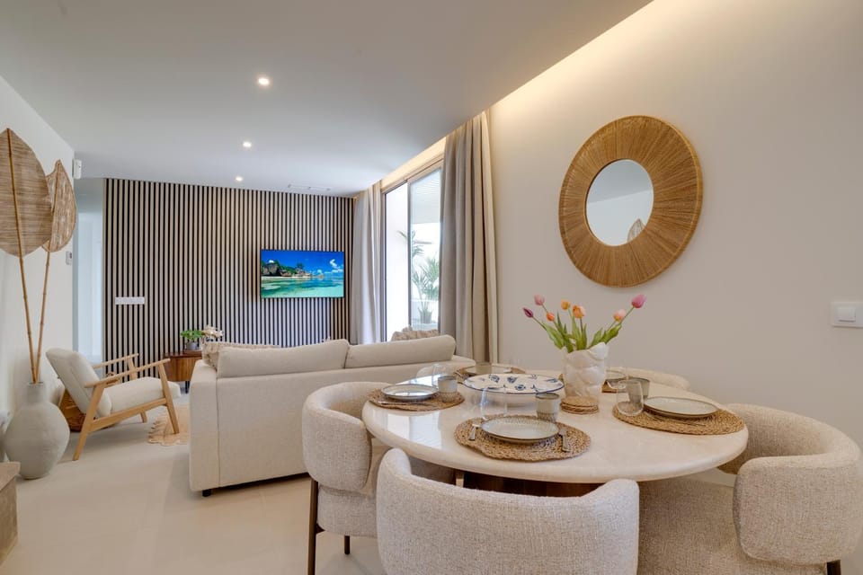 Living room, Dining area