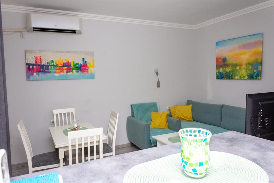 Living room, Dining area, air conditioner
