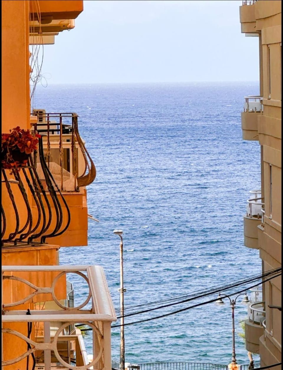 Ballutta Beach Promenade Modern Apartment Apartment in Sliema