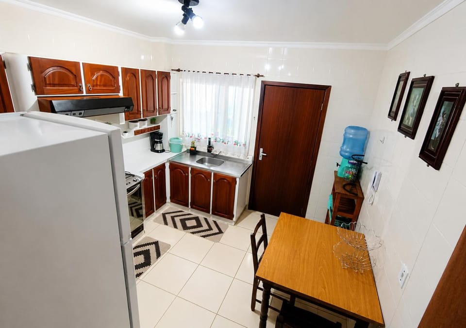 Kitchen or kitchenette, Dining area, microwave, oven, stove