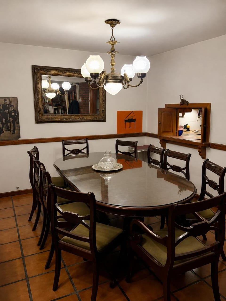 Seating area, Dining area
