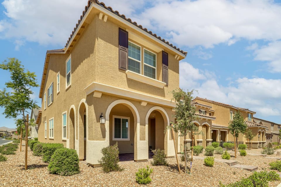 Quick Access to the Las Vegas Strip! Spacious Home House in Henderson