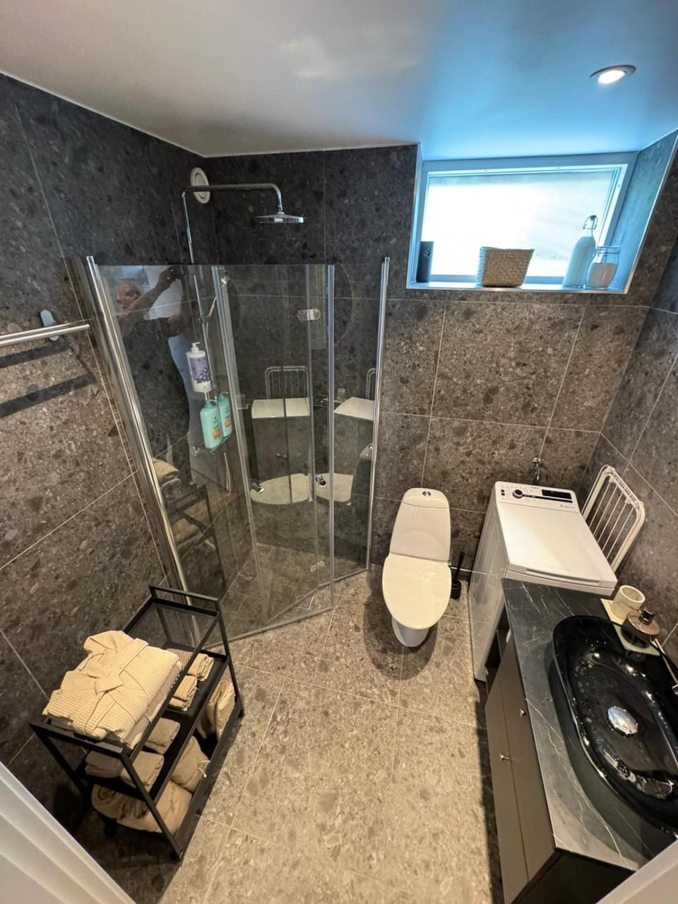 Shower, Toilet, Bathroom, towels