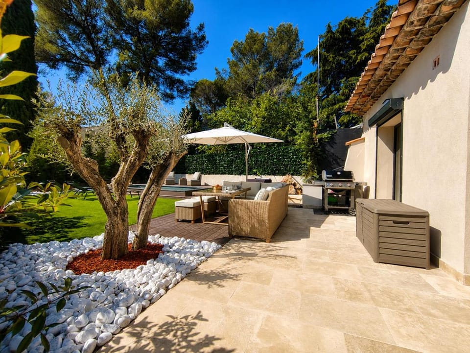 Patio, BBQ facilities, Garden