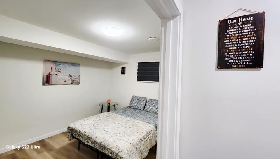 Welcome to The POIZY Suite where peace meets cozy Apartment in Regina