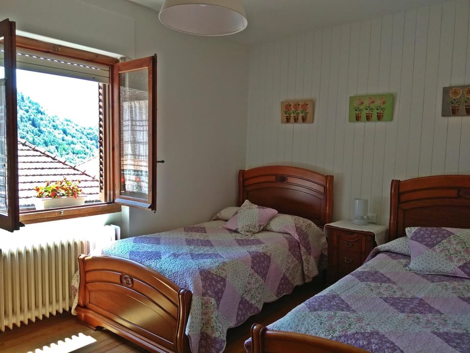 Casa Rural Txabalkua 1º y 2º piso Apartment in Navarre