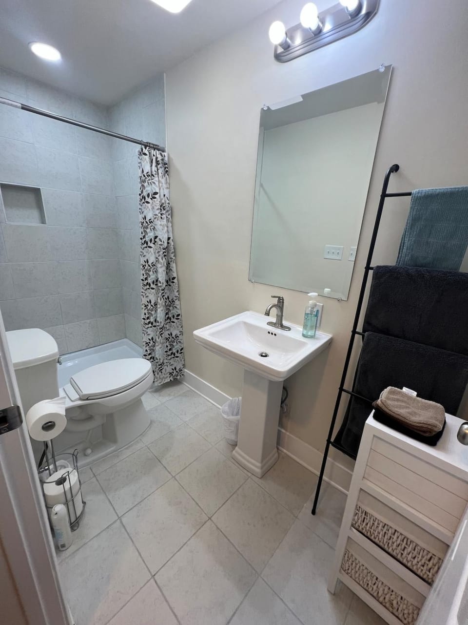 Little Castle No Pet Fee Apartment in Austin
