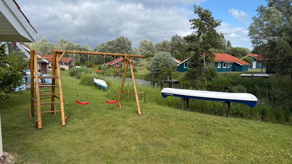 4 Personen Ferienhaus mit privatem Bootsteg, direkter Seelage, Kanu und Sauna in Otterndorf House in Otterndorf