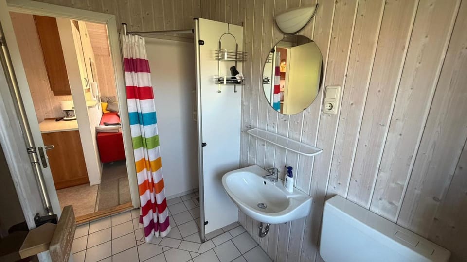 4 Personen Ferienhaus mit privatem Bootsteg, direkter Seelage, Kanu und Sauna in Otterndorf House in Otterndorf