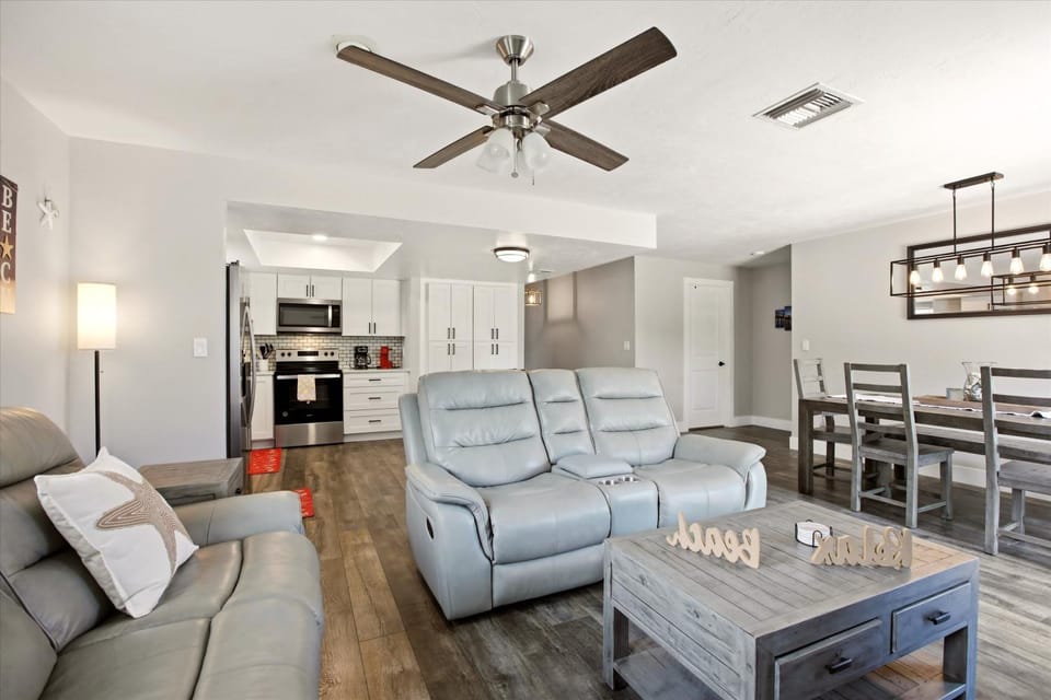 Naples House with Full Kitchen & Patio - Perfect for Families House in Naples Park