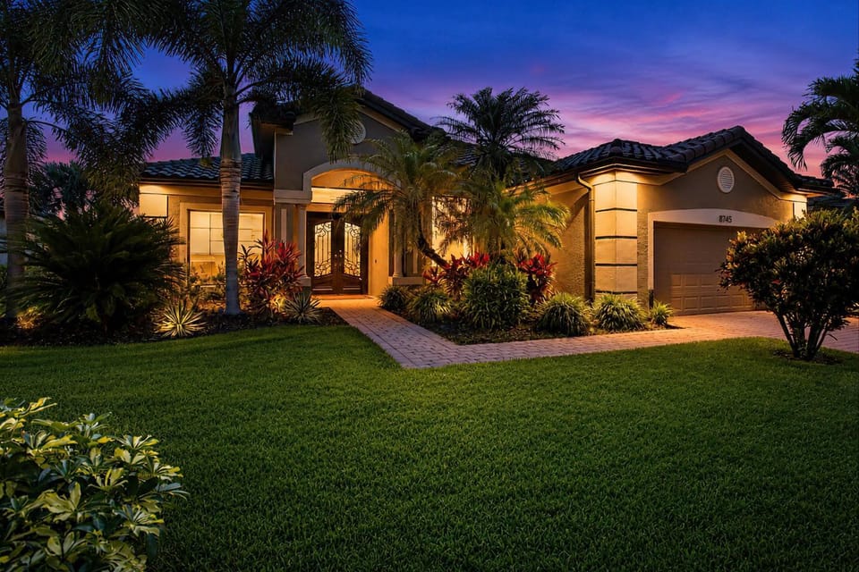Naples Waterfront Oasis Private Pool Hot Tub & Stunning Views House in Lely Resort