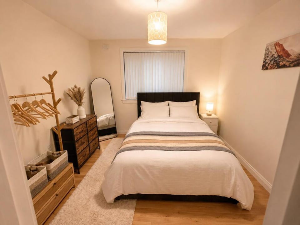 Modern 3 Bedroom House with Big Garden House in Glasgow