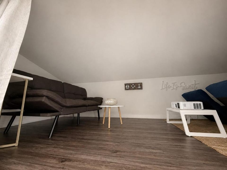 Salt and Stillness Coastal Retreat l Walk to Beach Apartment in Laguna Beach