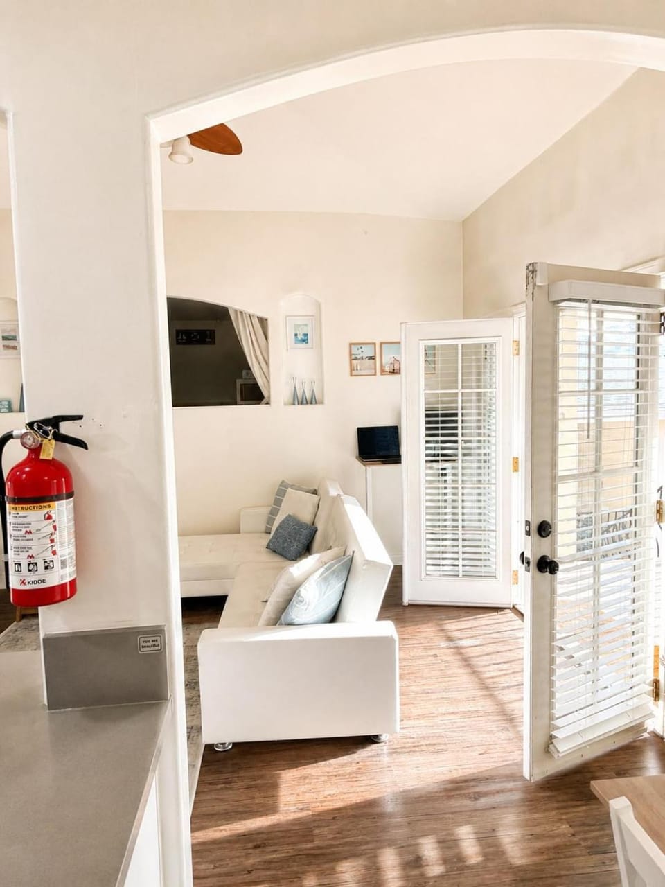Salt and Stillness Coastal Retreat l Walk to Beach Apartment in Laguna Beach