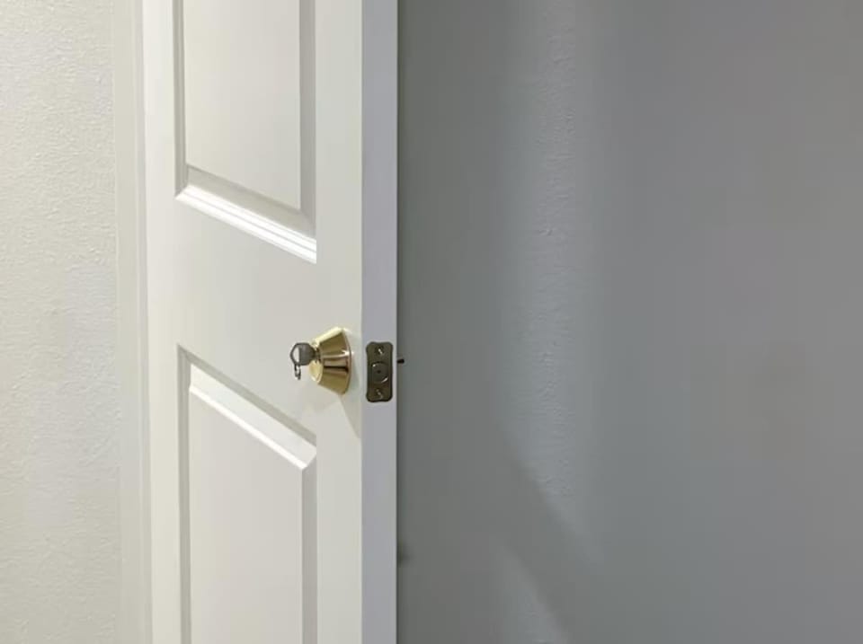 Bedroom, locker