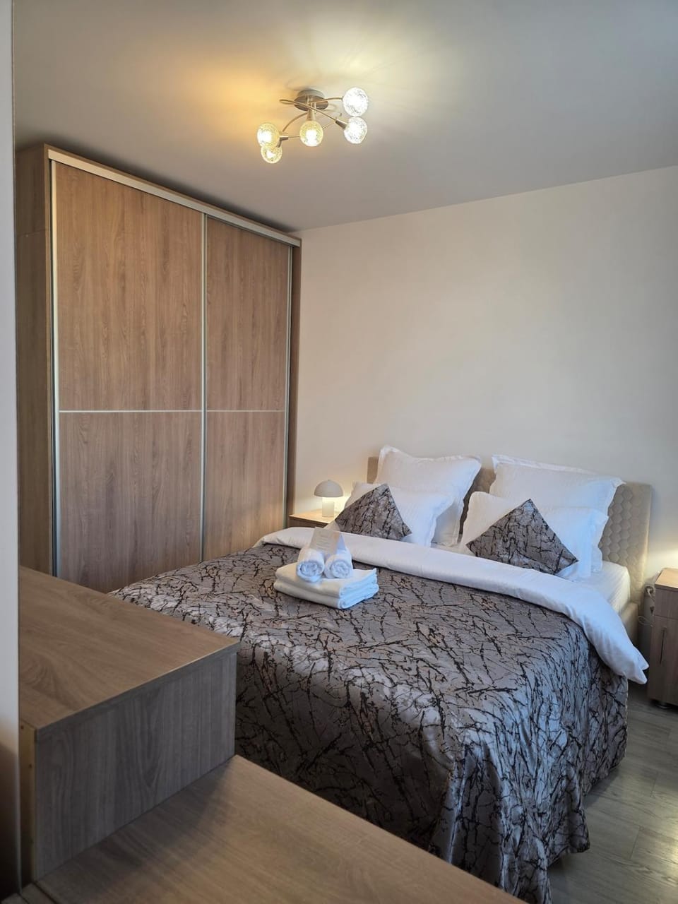 Bed, Photo of the whole room, Bedroom, towels