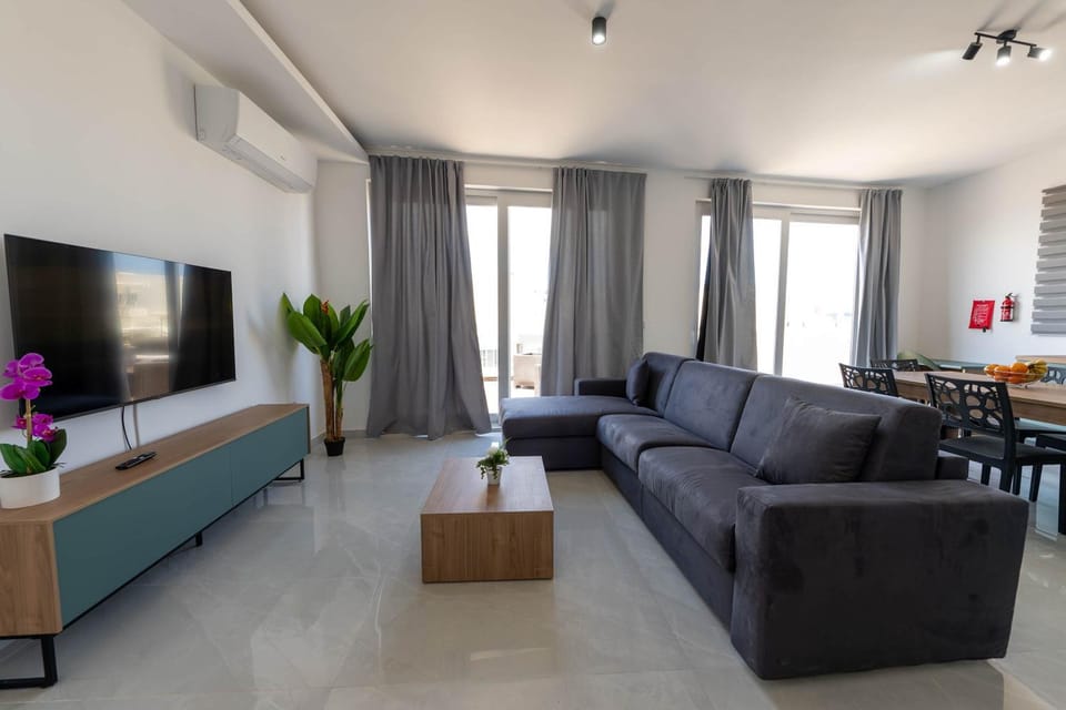 Swieqi 3BDR New Luxury Penthouse with Jacuzzi Apartment in Malta