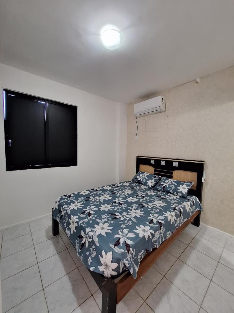 Bedroom, wardrobe, air conditioner