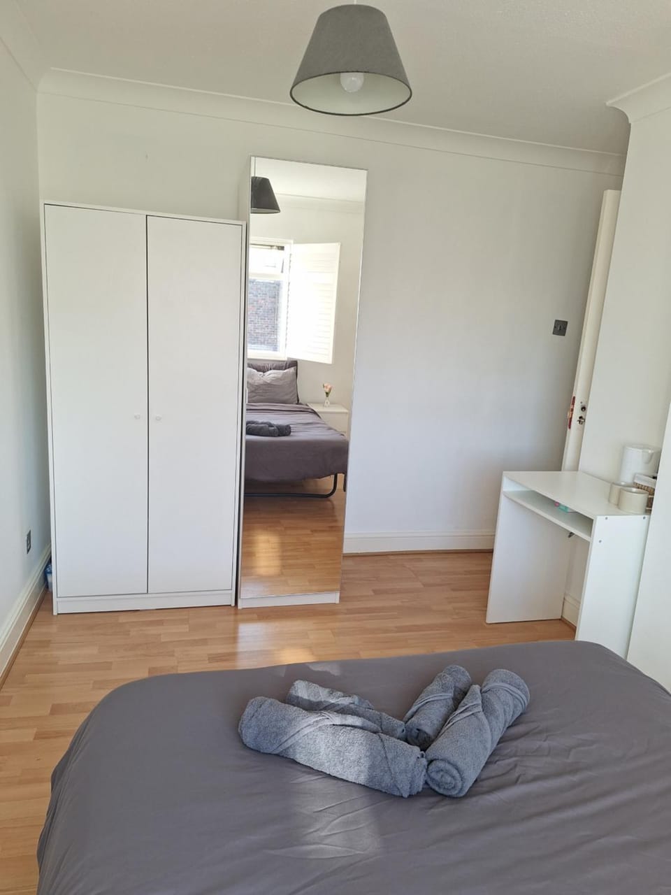 Bedroom, towels