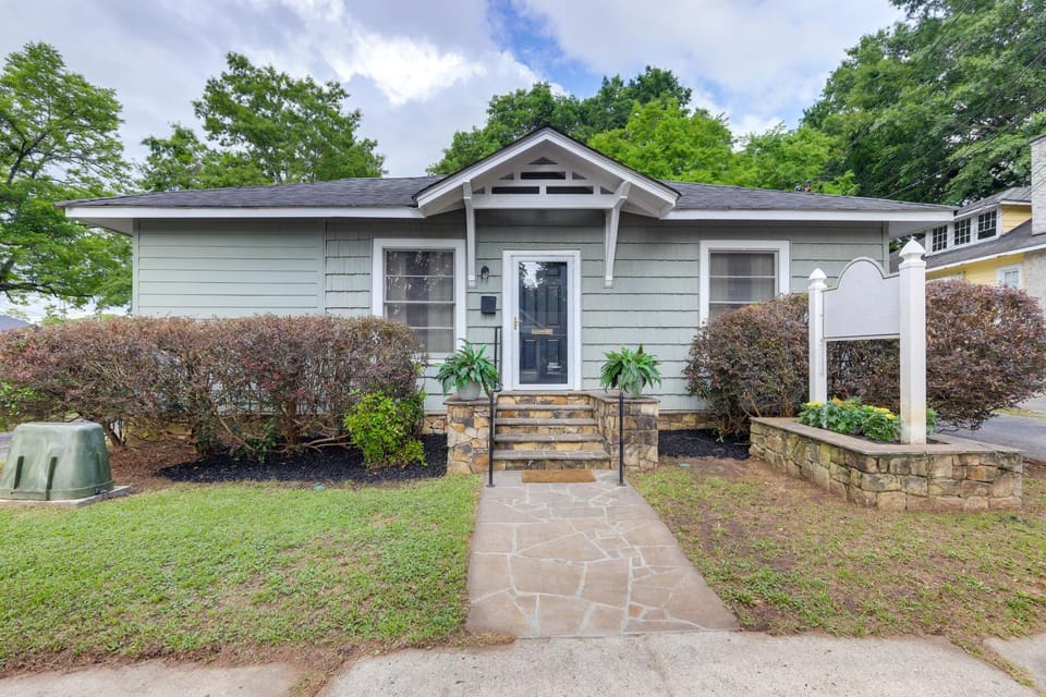 4BR Griffin Home | Walk Downtown | Large Driveway House in Griffin