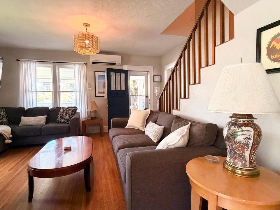 4BR Downtown Home 9 Beds Walk to Lake House in Coeur dAlene