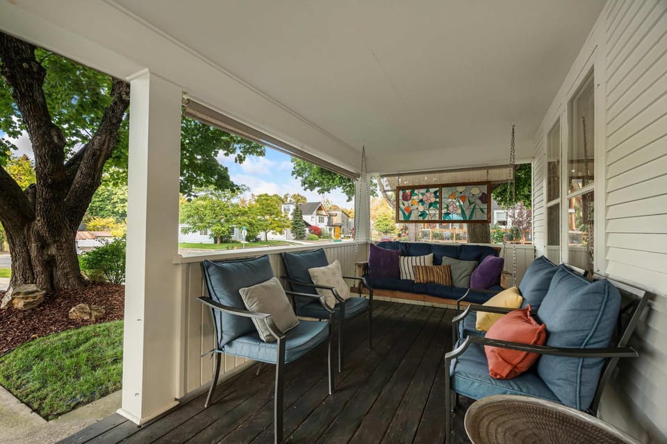 4BR Downtown Home 9 Beds Walk to Lake House in Coeur dAlene