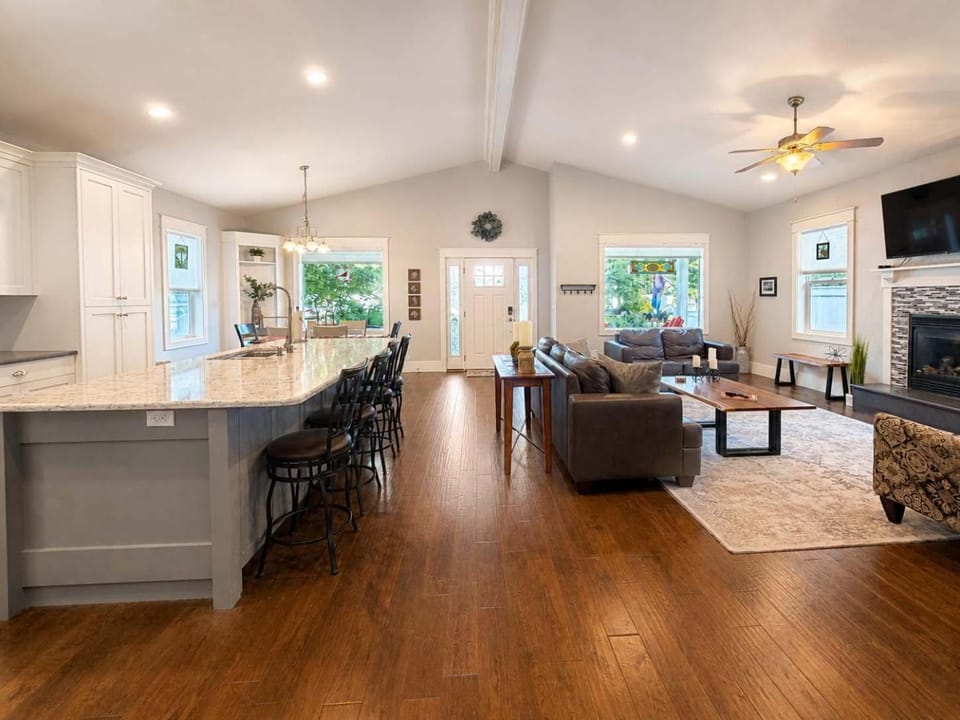 TV and multimedia, Kitchen or kitchenette, Living room, fireplace, pet friendly